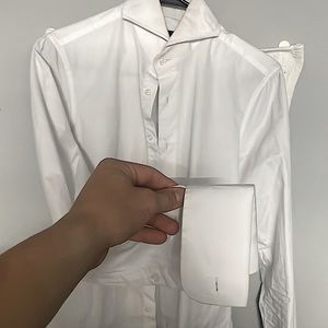 This is a white Traveling Tie guy custom shirt. Extreme cutaway collar